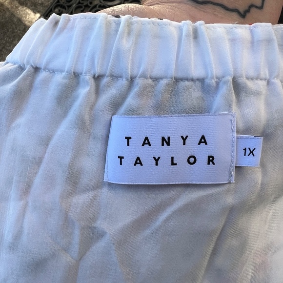 Tanya Taylor V-neck Silk Blouse with Flowers on white ground flouncy slvsNWOT - Picture 4 of 5